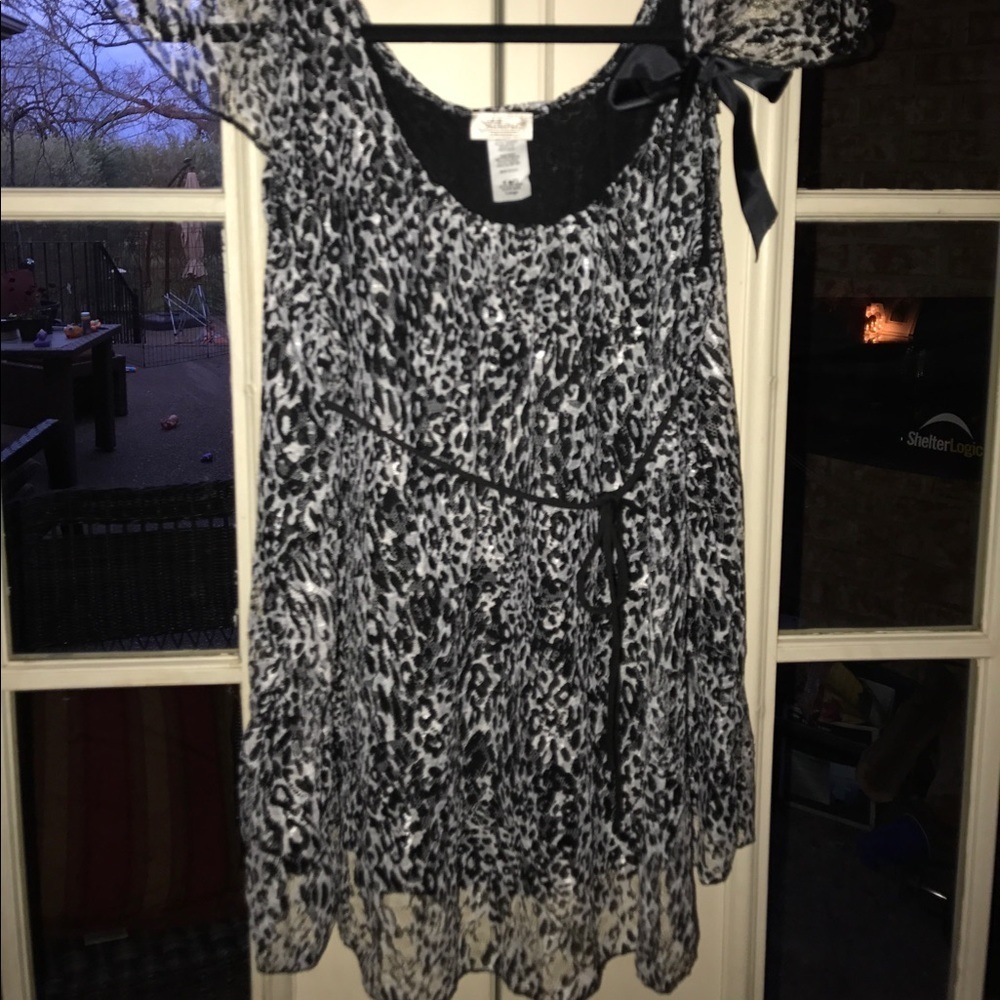 Tatiana's Maternity shirt Size Large
